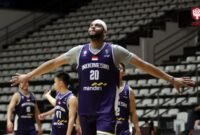 Pemain Timnas Basket Indonesia, Maruqes Tarrell Bolden melakukan selebrasi usai mencetak poin saat matchday kedua Grup A FIBA Asia Cup 2022