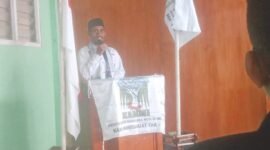 Foto. Ketua KAMMI Komisariat Fakfak Muhammad Rumbaru saat membuka acara Daurah Marhalah I