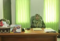 Direktur RSUD Fakfak dr. Karyani Kastella, M.Kes, Spa.Rad saat ditemui wartawan diruang kerjanya (Dok. papuatengah.tagarutama.com)