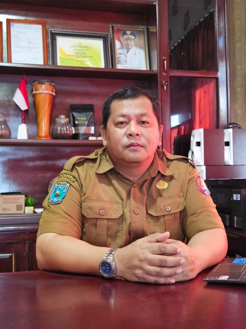 Plt. Kepala Dinas Perkebunan Fakfak Widhi Asmoro Jati, ST., MT saat ditemui wartawan papuatengah.tagarutama.com