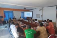 Bimbingan Teknis (Bimtek) Dinas Perkebunan Kabupaten Fakfak berkolaborasi dengan Perusahaan Kelapa Sawit PT. Rimbun Sawit Papua. Kegiatan ini ditujukan bagi Para ASN agar menjadi fasilitator bagi masyarakat dalam pengembangan sawit dengan keterampilan teknis yang mumpuni.