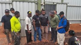 15 Pekebun asal Teluk Bintuni Kunjungan ke Global Spices Papua, pengolah pala berkualitas ekspor. Tujuan kunjungan ini guna memperluas wawasan belajar teknik budidaya yang benar agar produktivitas meningkat signifikan terutama komoditi lokal seperti Pala.