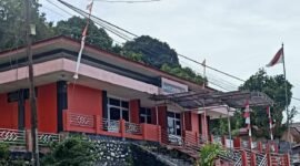 PT. Pos Indonesia Kantor Cabang Pembantu Fakfak yang terletak di JL. Ahmad Yani Kelurahan Fakfak Utara, Distrik Fakfak, Kabupaten Fakfak.