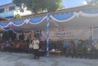 Bupati Fakfak Samaun Dahlan memberikan sambutan saat meresmikan) program biaya pendidikan gratis dan penyediaan seragam sekolah gratis.