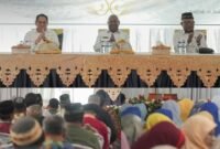 Gubernur Papua Barat, Drs. Dominggus Mandacan, M.Si dan Bupati Fakfak, Samaun Dahlan, S.Sos., M.AP bersama Forum Komunikasi Lintas Masjid Indonesia (Forkolimasi) Papua Barat, menghadiri pertemuan Forkolimasi yang digelar di Kabupaten Fakfak.