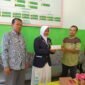Foto. Penyerahan Donasi Palestina dari OSIM MTs Negeri Fakfak kepada Rumah Zakat.