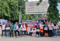 Sejumlah Ormas dan organisasi kepemudaan di Fakfak menggelar aksi Galang dana untuk korban bencana banjir di Aceh dan Sumatera. (Dok. RZ).