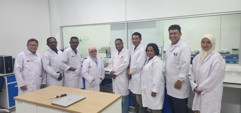 Sejumlah Staf Dinas Perkebunan melakukan kunjungan belajar dan pendalaman sistem pengawasan serta pengujian mutu pala di kawasan riset nasional Cibinong, Jawa Barat