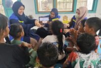 Tim TCK terdiri dari dua dokter umum, dua vaksinator lokal, serta satu perawat jiwa. Mereka memberikan pelayanan kesehatan dasar, imunisasi, hingga dukungan psikososial bagi penyintas banjir. (foto:  Humas Kemenkes)