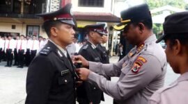Bertempat di lapangan apel Mapolresta, Senin (19/1/2026) pagi, berlangsung giat upacara Hari Kesadaran Nasional yang dirangkaikan dengan penganugerahan tanda kehormatan kepada 31 personel Polresta Jayapura Kota (foto:koreri.com)