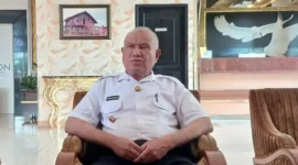 Bupati Kaimana Drs. Hasan Achmad, M.Si, (foto: Tribunnewspapuabarat)