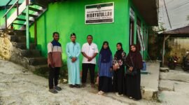 Relawan Rumah Zakat Fakfak saat mengunjungi Pondok Pesantren Hidayatullah Fakfak.