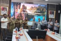 Pemda Fakfak menerima Piagam Haki untuk Festival Pesona Kota Pala Fakfak dan Indikasi Geografis Pala Tomandin Fakfak dari Kementerian Hukum Republik Indonesia.