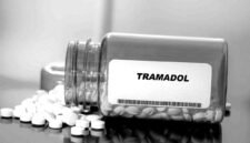 obat jenis tramadol yang belakangan ini banyak ditemukan dijual secara bebas di kios-kios maupun toko kecil di sejumlah daerah.