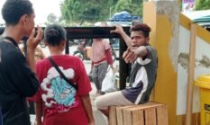 Jelang Idul Fitri, Pasar Thumburuni Fakfak Dipalang Karyawan akibat Gaji Tertunggak