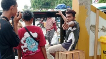 Pintu Utama Pasar Thumburuni ditutup, aktivitas pasar terganggu.